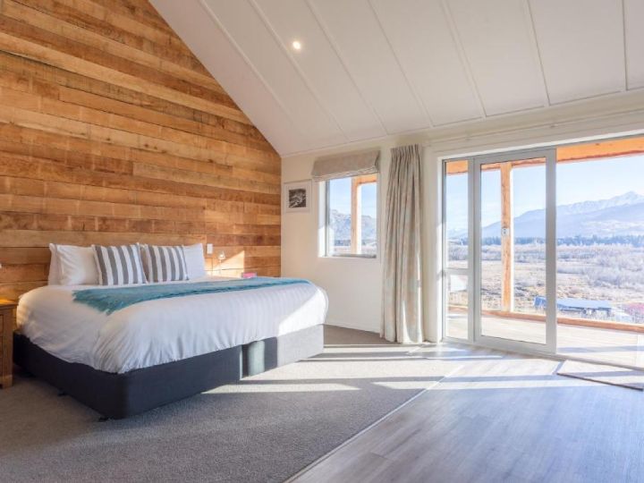 Cottage: super king-size bed